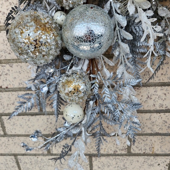 Hanging Garland - Picture 4 of 4